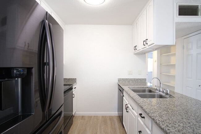 Building Photo - Price Reduction!!! Charming 2-Bedroom, 2-Bath Home in a Prime Modesto Location!