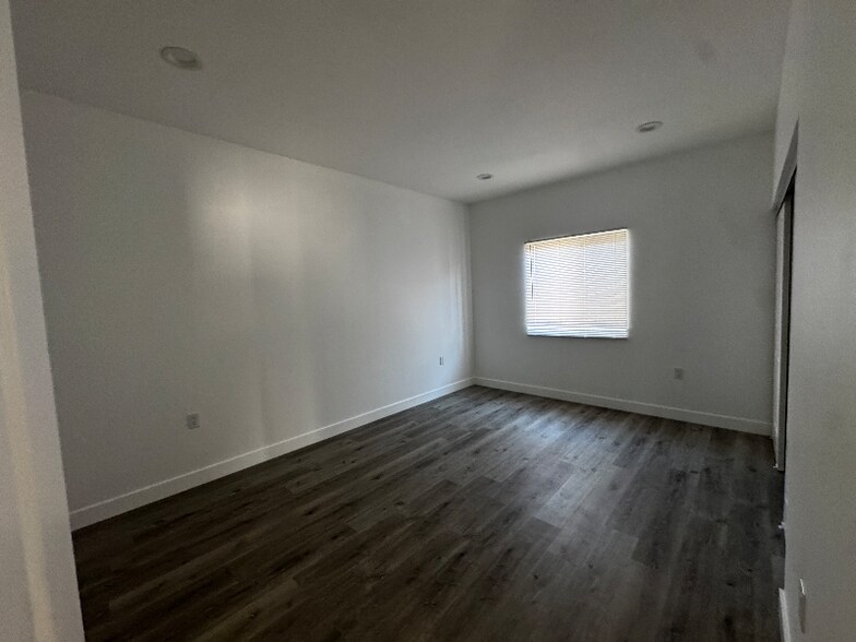 Building Photo - 276 E 2nd St