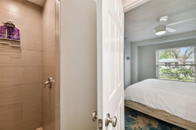 Building Photo - 4324 S Clark Ave