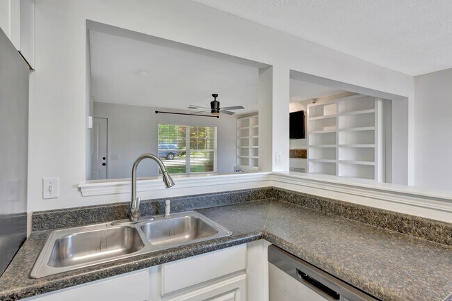 Building Photo - 7109 Commonwealth Cir