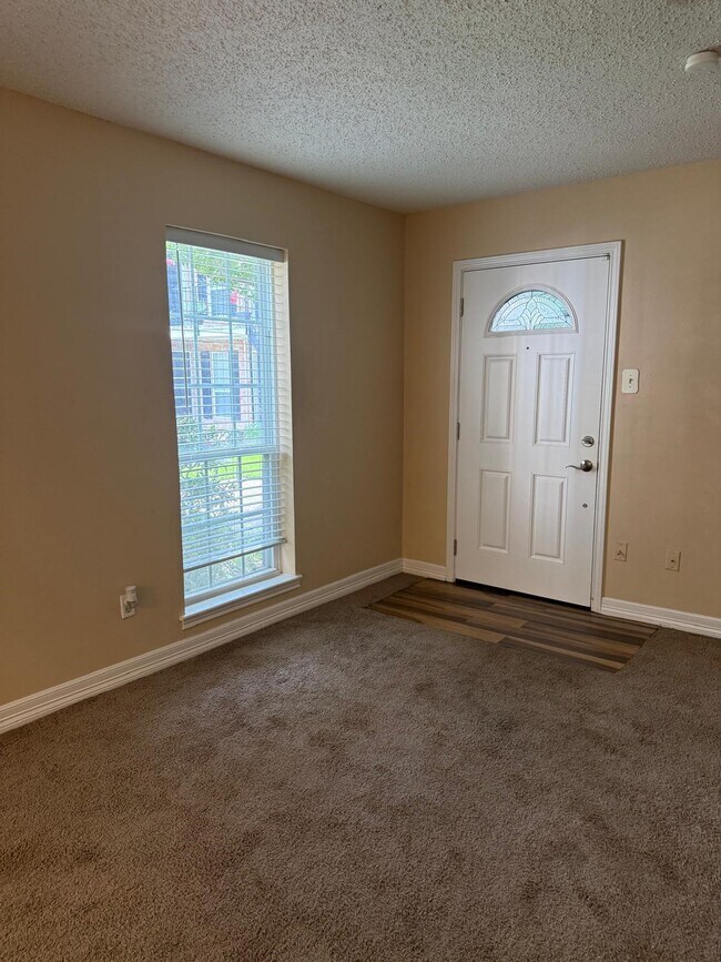Building Photo - 6402 Del Monte Dr