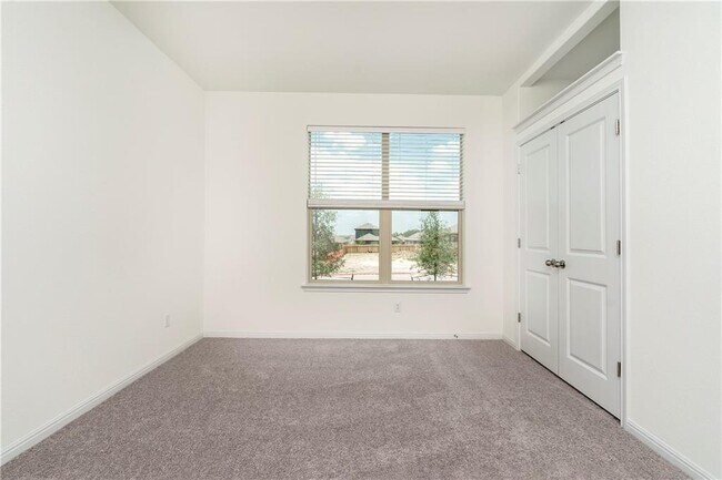 Building Photo - 220 Tanda Ln