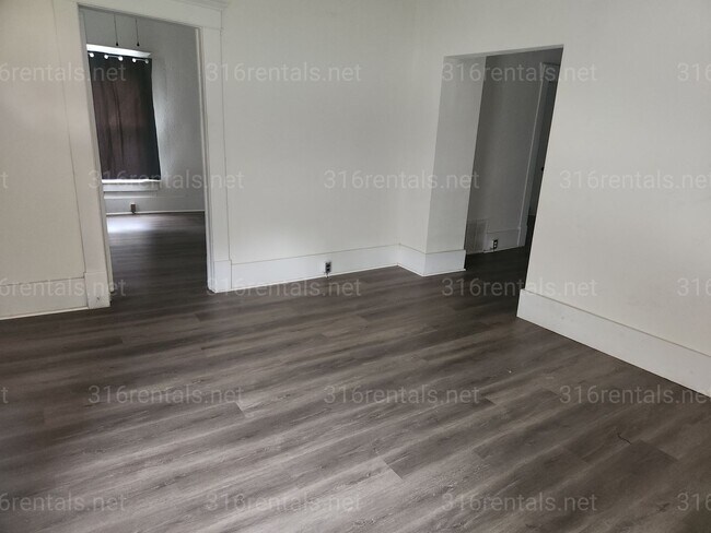 Building Photo - $1125- 3 bedroom / 2 bathroom - Single Family Home