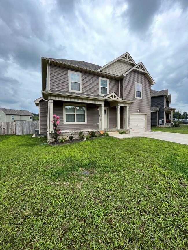 Building Photo - ** COMING SOON ** Beautiful Large Home in Great Location