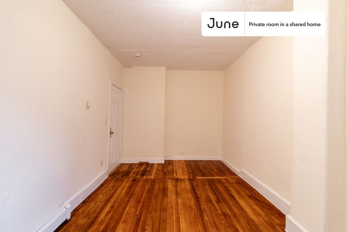 Building Photo - Room in Shared 3 bed/1 bath home