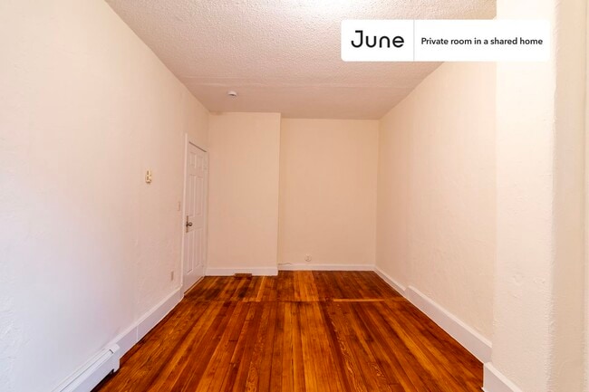 Building Photo - Room in Shared 3 bed/1 bath home