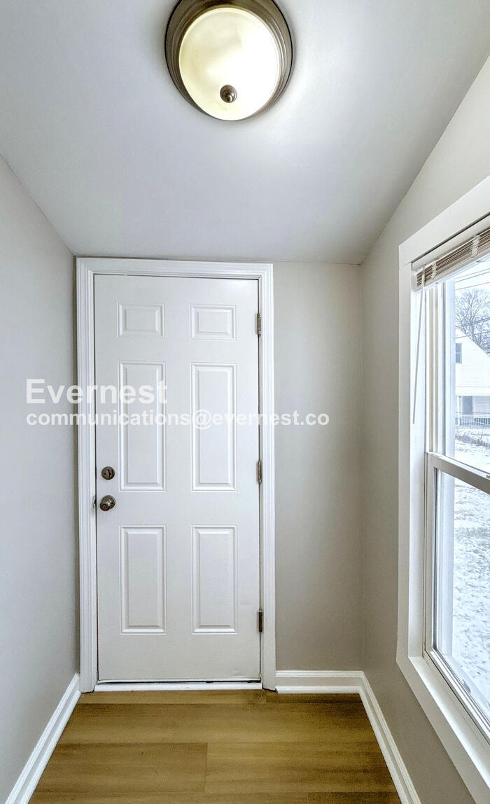 Building Photo - 2432 Steele Ave