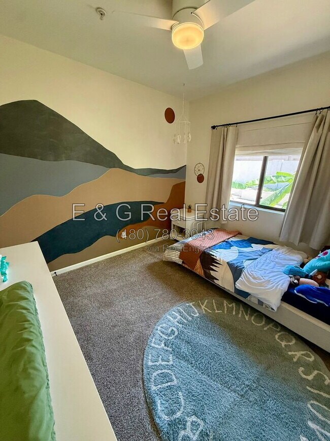 Building Photo - 8617 E Larkspur Dr