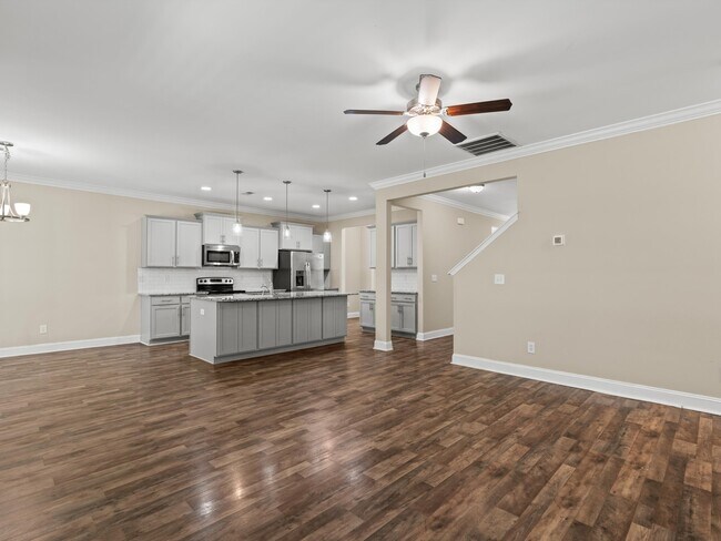 Building Photo - 114 Summer Pointe Ln NW