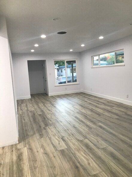 Living room - 7960 Samantha Way