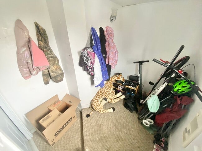 Building Photo - 34 Colchester Ave