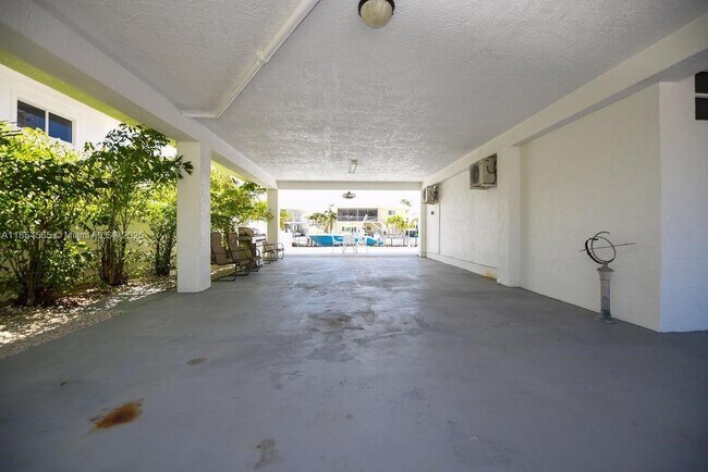 Building Photo - 177 Lorelane Pl
