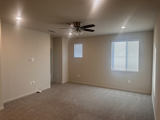 Building Photo - 1750 Yukon Territory Ave