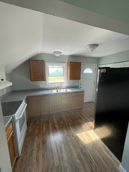 Building Photo - 2494 Hess Rd