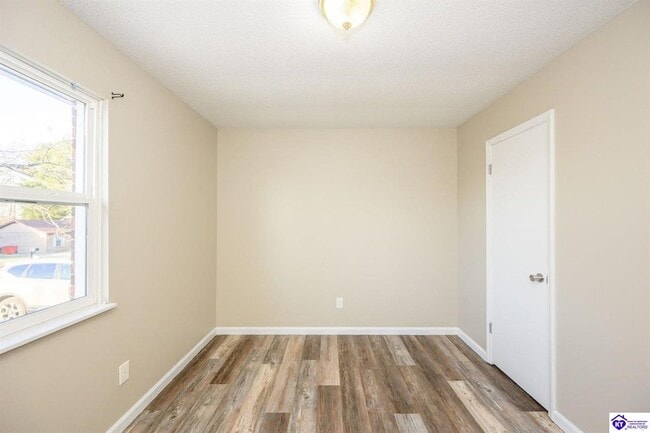 Building Photo - 111 Hickory Hill Dr