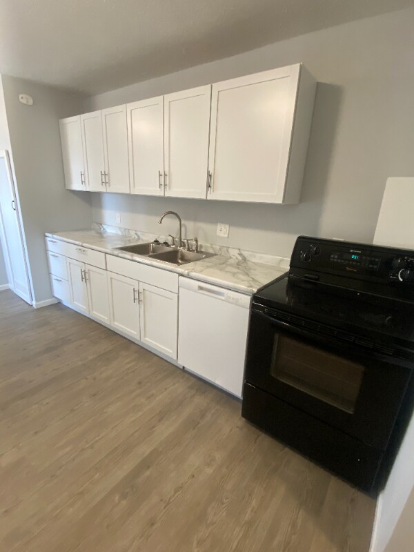 Building Photo - 517 S Clark St