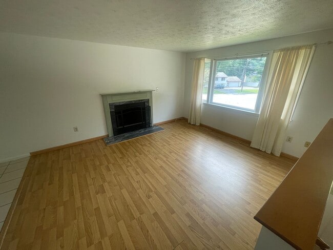 Building Photo - 3 Bedroom on a Large Plot