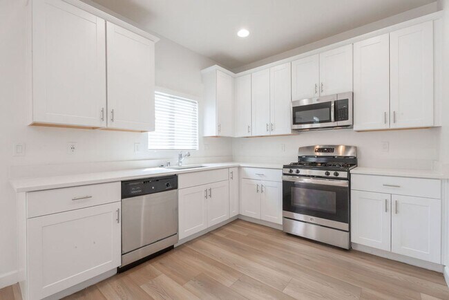 Building Photo - 5474 Enchanted Rose St