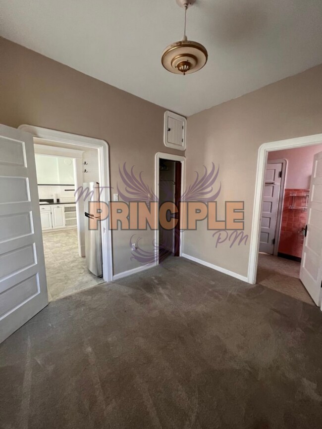 Building Photo - 805-807 W Galena St