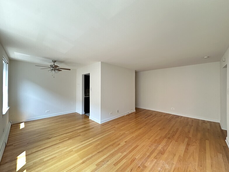 Building Photo - 3710 N Pine Grove Ave
