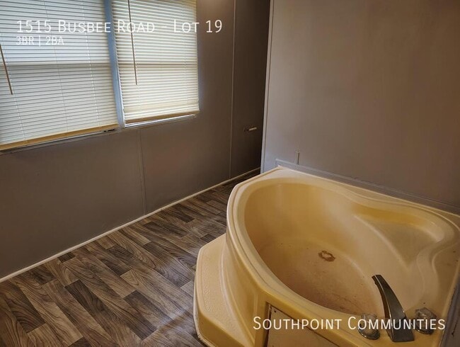 Building Photo - 1515 Busbee Rd