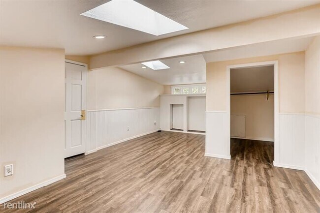 Building Photo - 1305 37th St SE