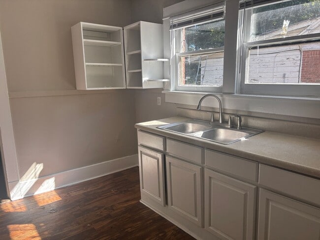 Building Photo - 389 Hodges St