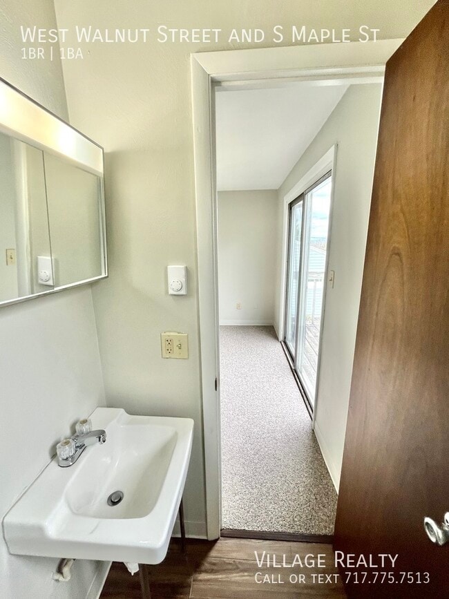 Building Photo - 86 W Walnut St