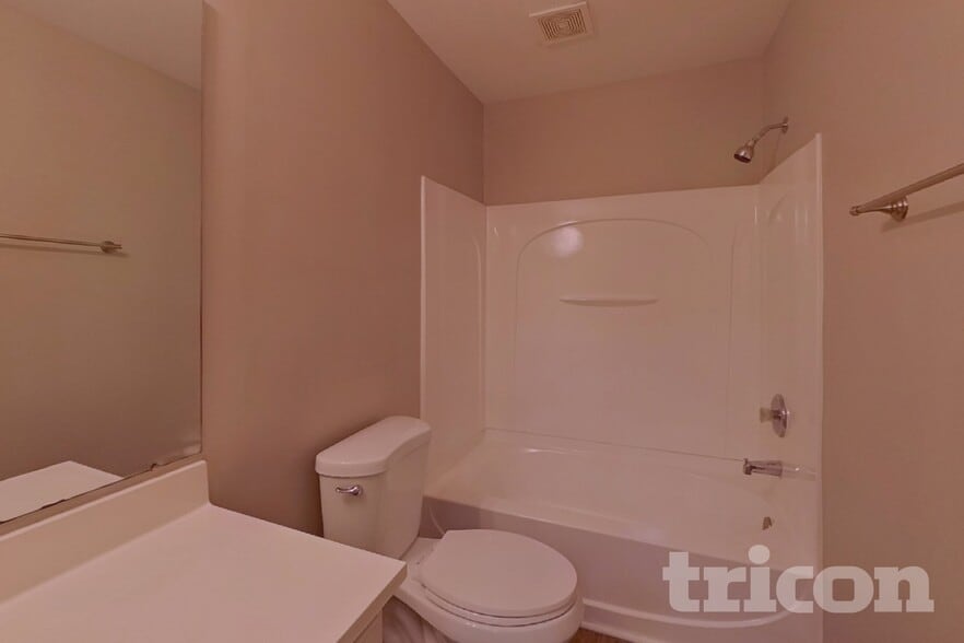 Building Photo - 5400 Peachwood Dr