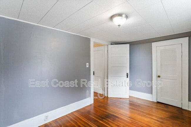 Building Photo - 208 N Mary St