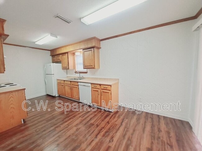 Building Photo - 852 Harvard Ln