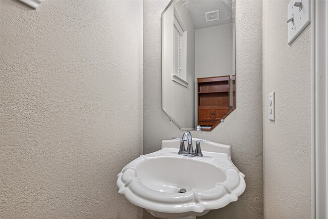Building Photo - 9106 Fuqua Breeze Dr