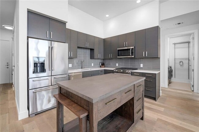 Building Photo - 222 West Ave