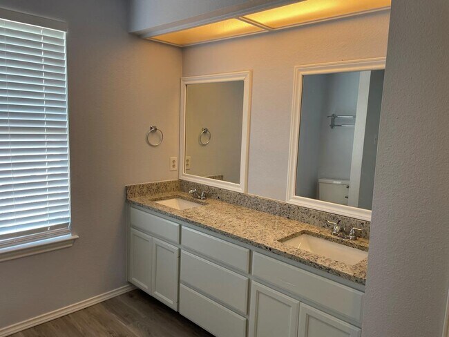 Building Photo - 2108 Zephyr Ln