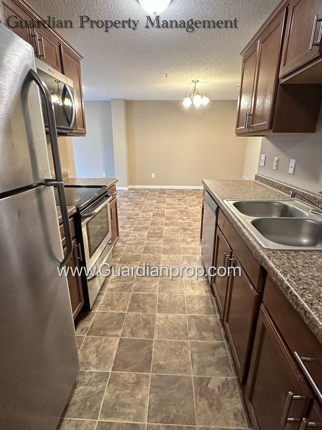 Building Photo - North Brooklyn Park Town Homes, Dedicated Office, 2 Car Garage, Washer/Dryer, Front Patio