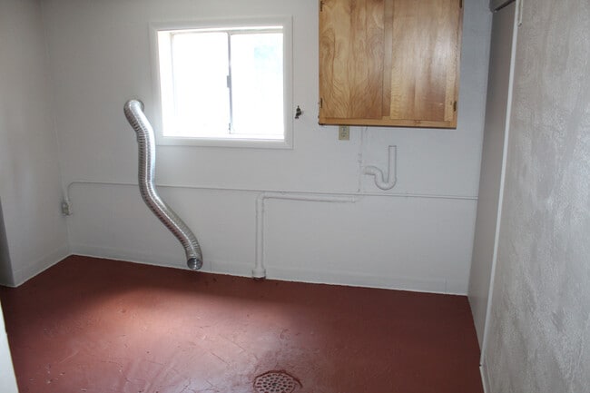 Building Photo - 1518 Siskiyou St