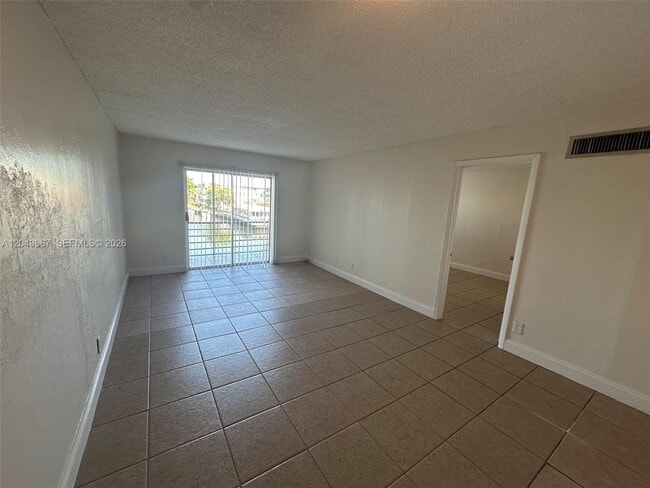 Building Photo - 2775 Taft St