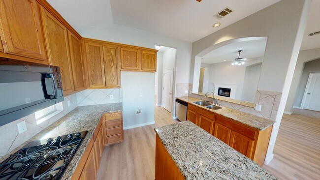Building Photo - Elegant home in Pflugerville with great fe...