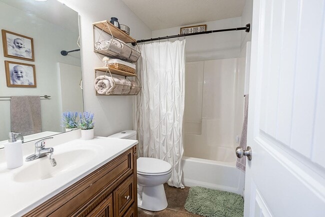 Building Photo - 4 Bedroom | 2 Bathroom | 2 Car Garage | Ba...