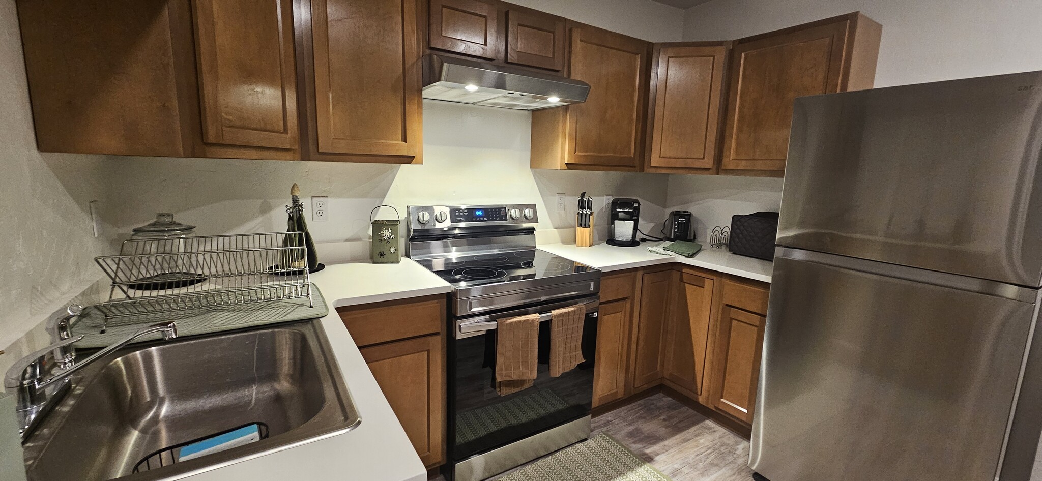 New kitchen with all you need - 1904 S Carr St