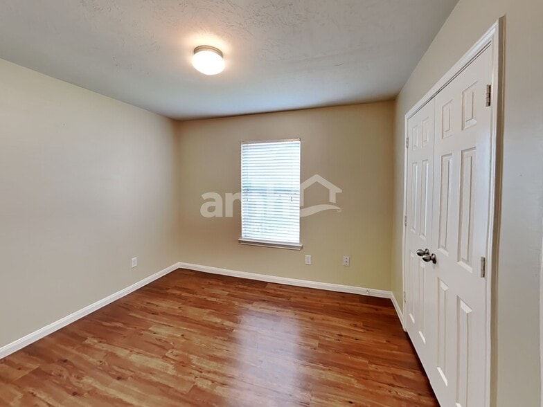 Building Photo - 3930 Hawthorne Glen Ct