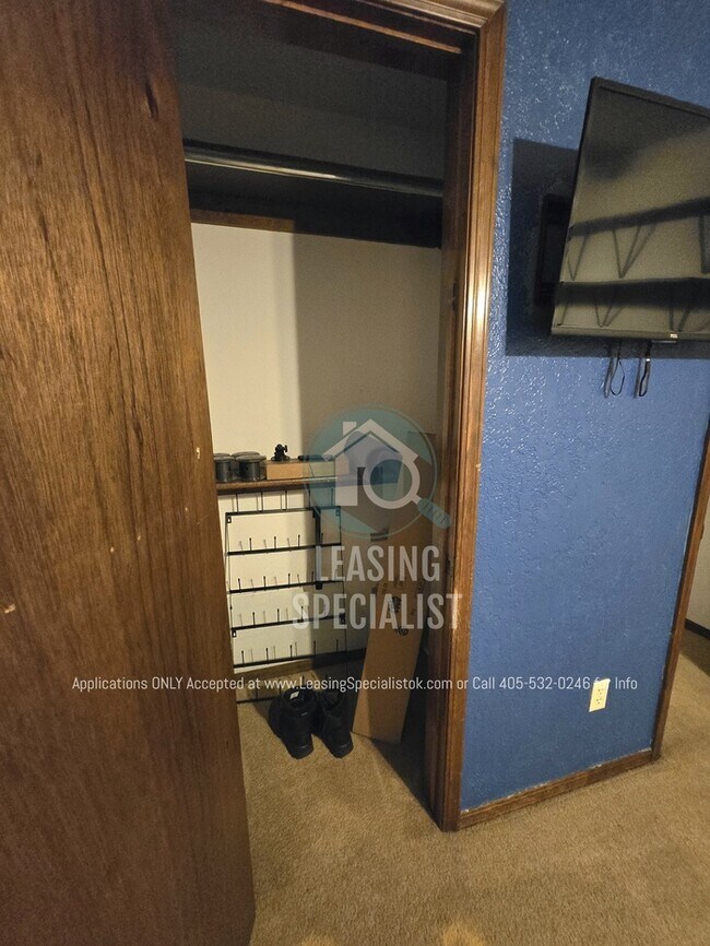 Building Photo - Charming Yukon 3 Bed 2 Bath Home