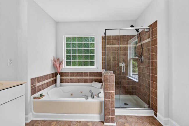 Building Photo - 4007 Jockey Club Circle