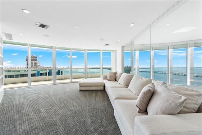 Building Photo - 1643 Brickell Ave