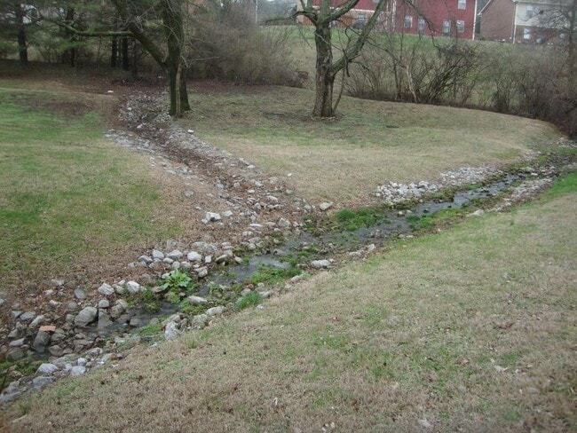 Building Photo - Townhome near I-65/Nashville