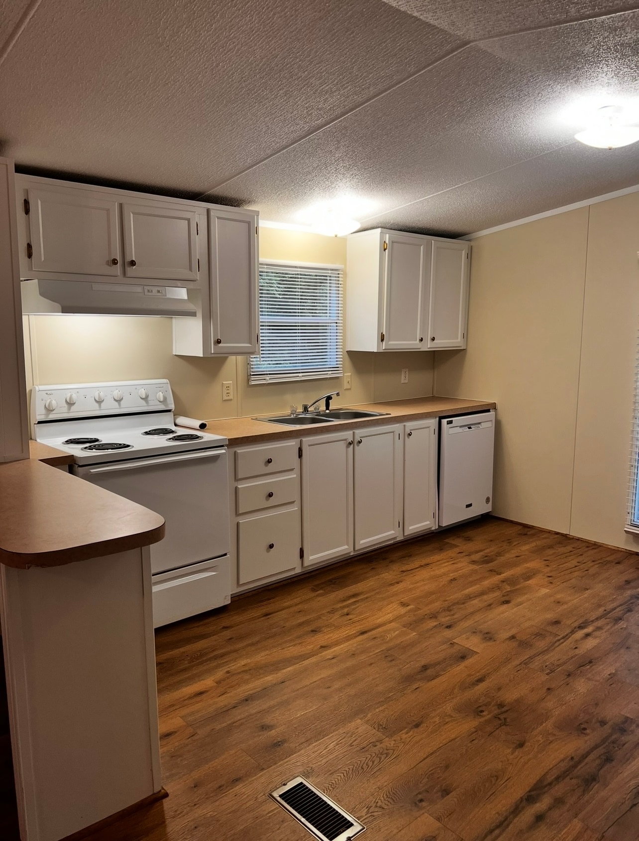 Building Photo - 183 Frank Hodges Dr