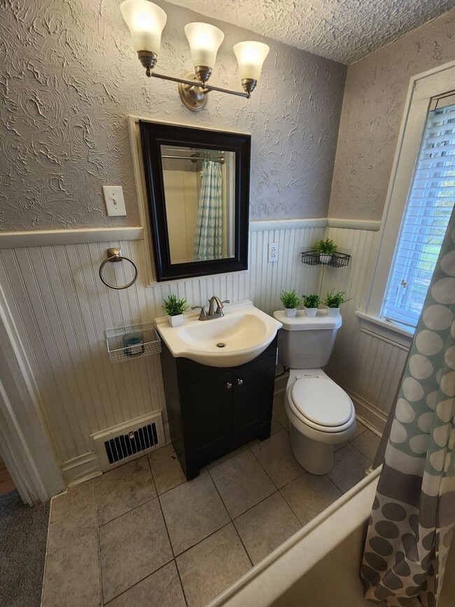 Building Photo - 97 E Emerling Ave