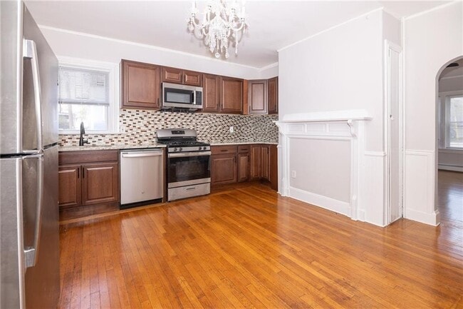 Primary Photo - 376 Hope St