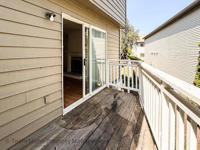 Building Photo - 562 Deer Meadow Ct
