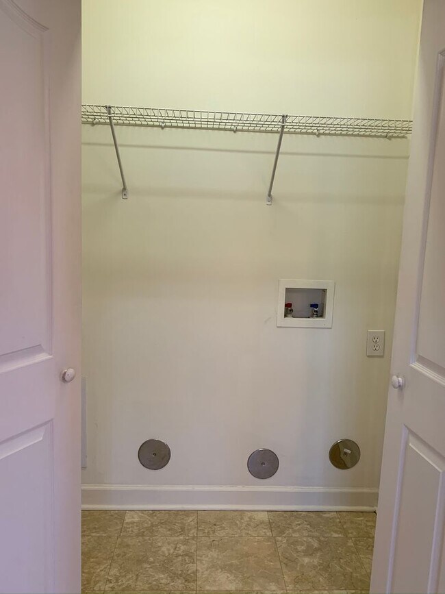Building Photo - 126 Clusters Cir